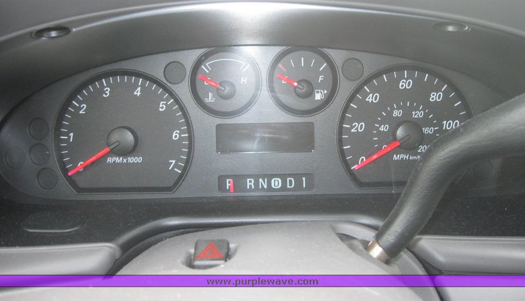 image for item 2161 2004 Ford Taurus SE