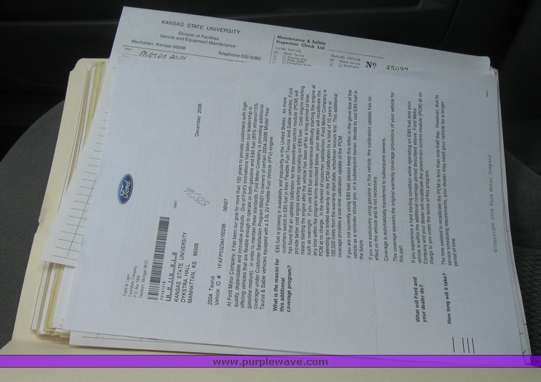 image for item 2161 2004 Ford Taurus SE