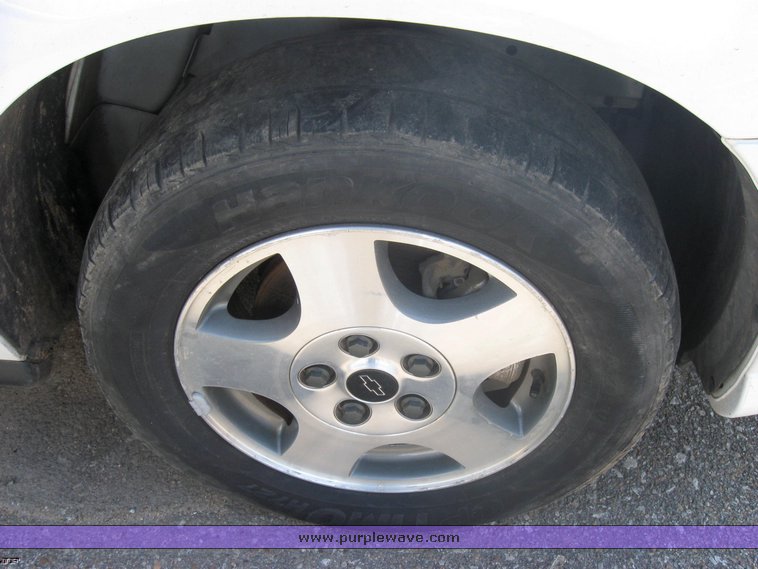 image for item 2257 2004 Chevrolet Malibu