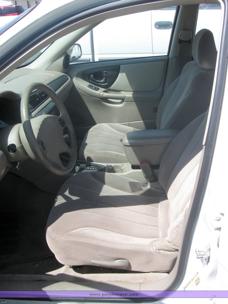 image for item 2257 2004 Chevrolet Malibu