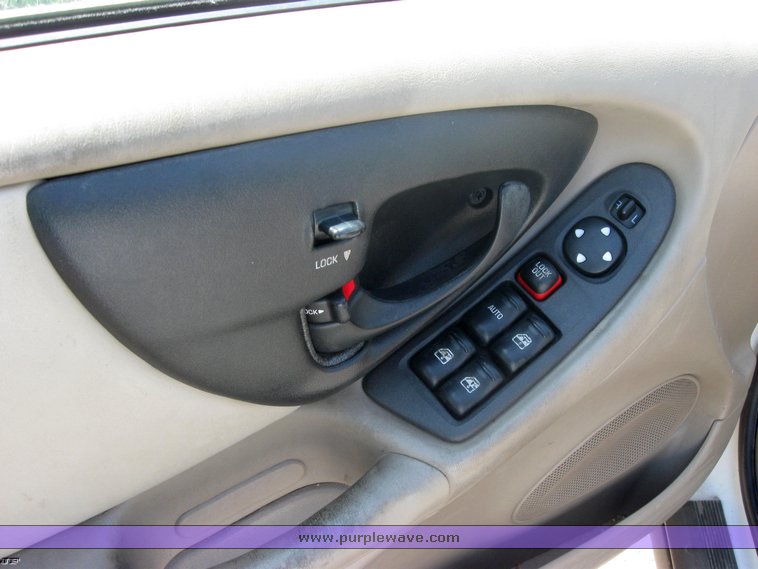 image for item 2257 2004 Chevrolet Malibu