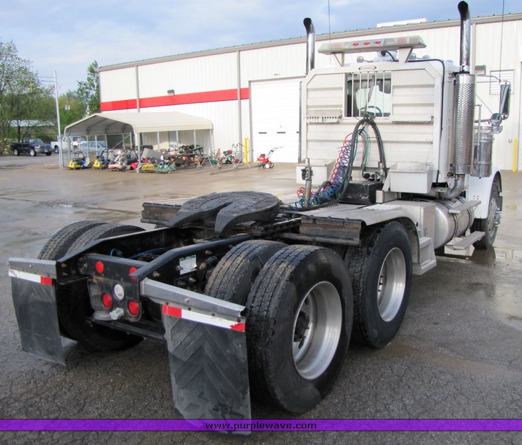 image for item 3106 2004 Freightliner Conventional Classic FLD120 semi truck