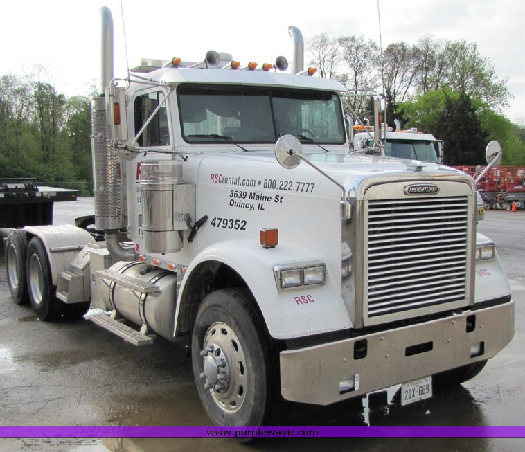 image for item 3106 2004 Freightliner Conventional Classic FLD120 semi truck