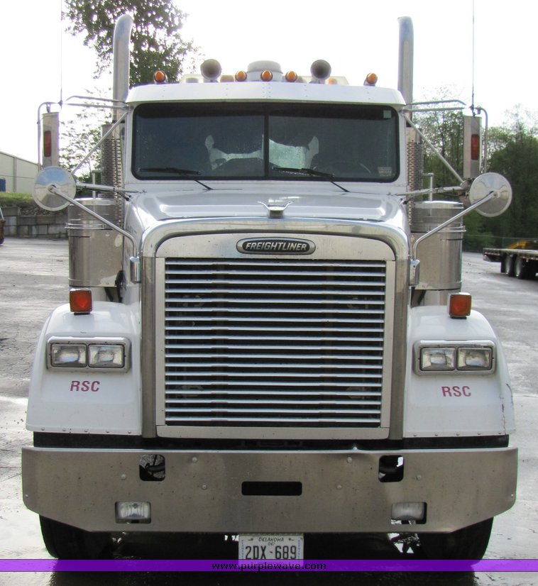 image for item 3106 2004 Freightliner Conventional Classic FLD120 semi truck