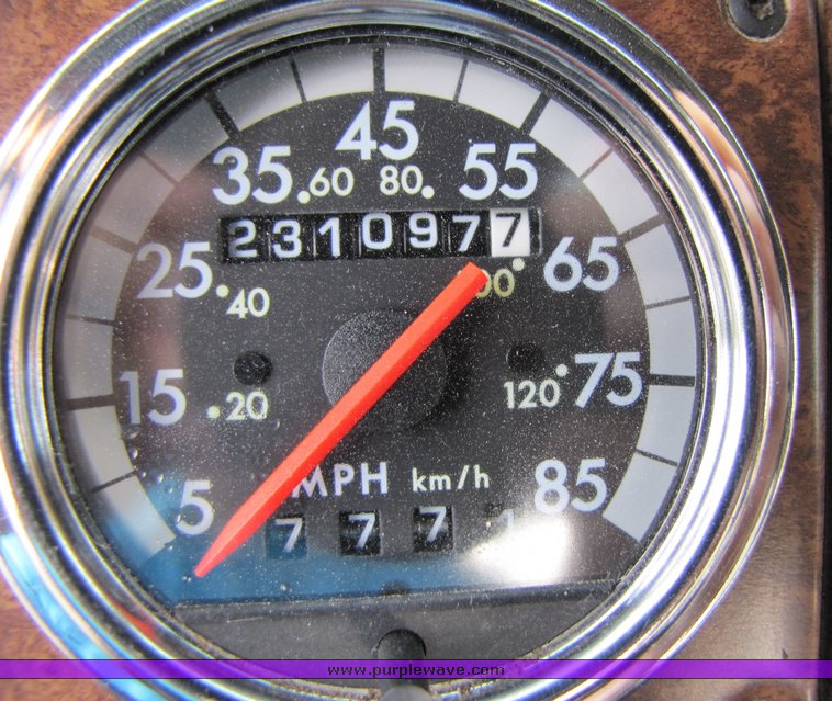 image for item 3106 2004 Freightliner Conventional Classic FLD120 semi truck