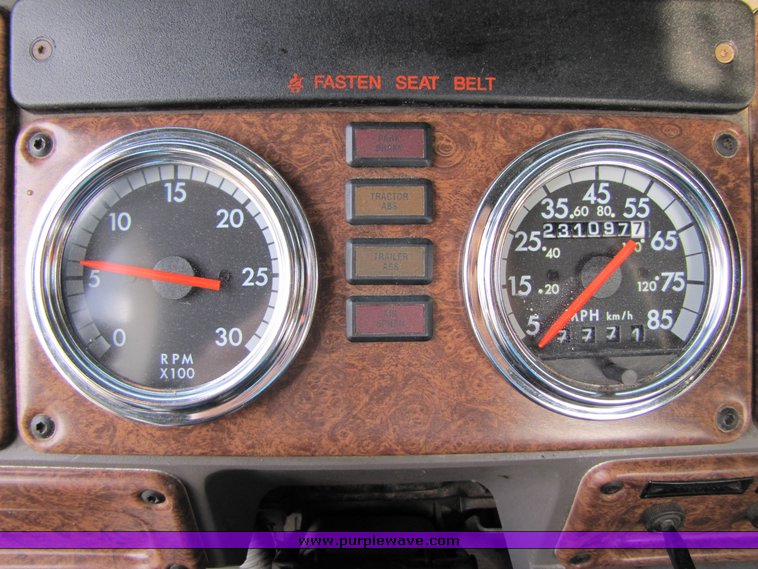 image for item 3106 2004 Freightliner Conventional Classic FLD120 semi truck