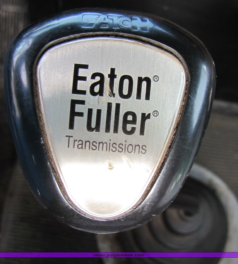 image for item 3106 2004 Freightliner Conventional Classic FLD120 semi truck