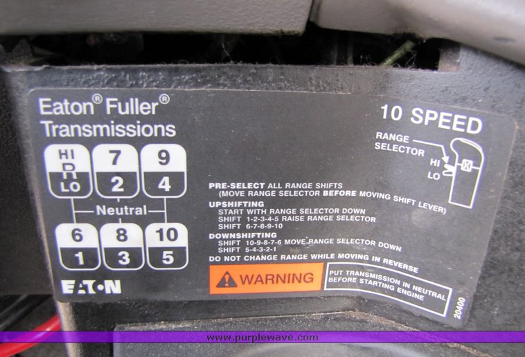 image for item 3106 2004 Freightliner Conventional Classic FLD120 semi truck