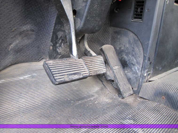 image for item 3106 2004 Freightliner Conventional Classic FLD120 semi truck