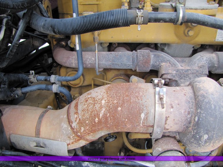 image for item 3106 2004 Freightliner Conventional Classic FLD120 semi truck