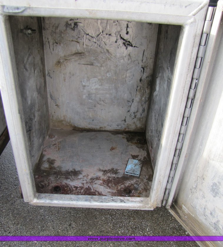 image for item 3106 2004 Freightliner Conventional Classic FLD120 semi truck