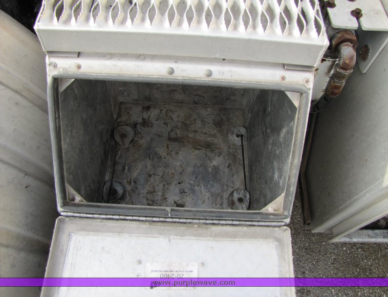 image for item 3106 2004 Freightliner Conventional Classic FLD120 semi truck