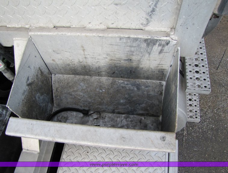 image for item 3106 2004 Freightliner Conventional Classic FLD120 semi truck