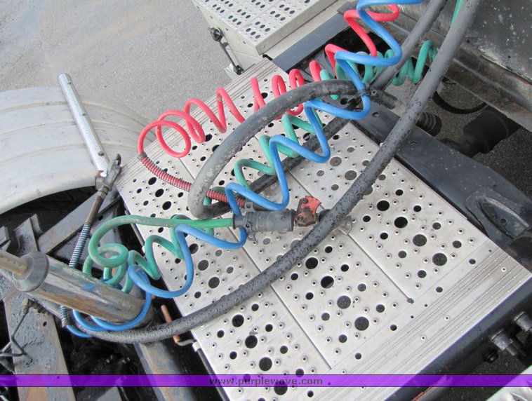 image for item 3106 2004 Freightliner Conventional Classic FLD120 semi truck