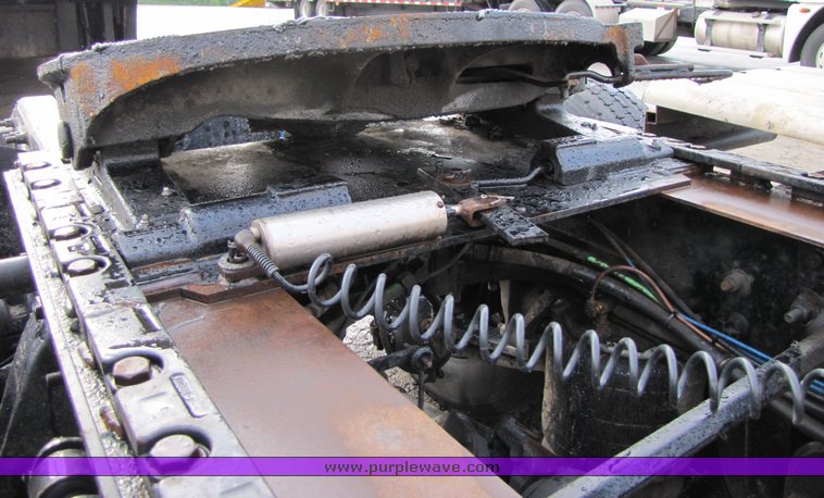 image for item 3106 2004 Freightliner Conventional Classic FLD120 semi truck