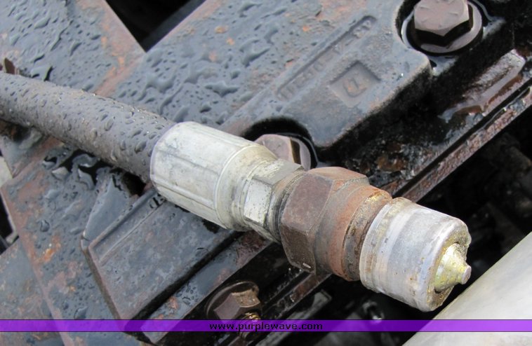 image for item 3106 2004 Freightliner Conventional Classic FLD120 semi truck