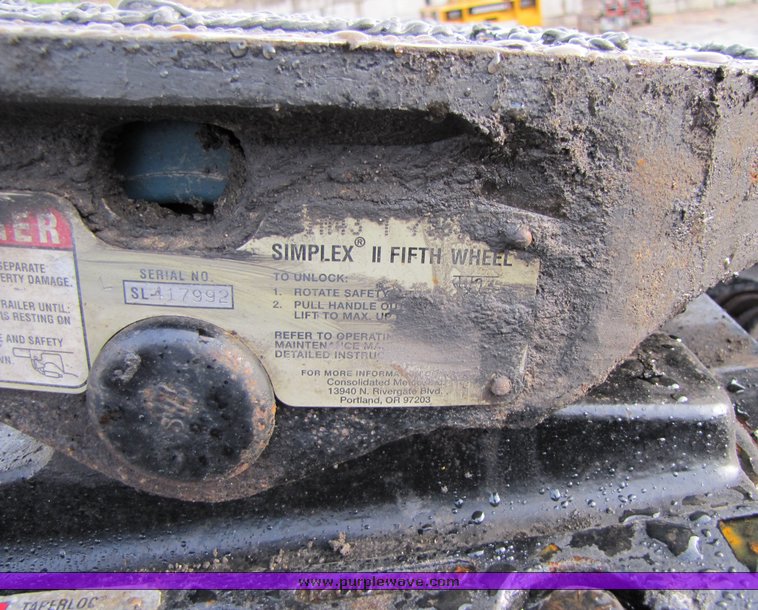 image for item 3106 2004 Freightliner Conventional Classic FLD120 semi truck