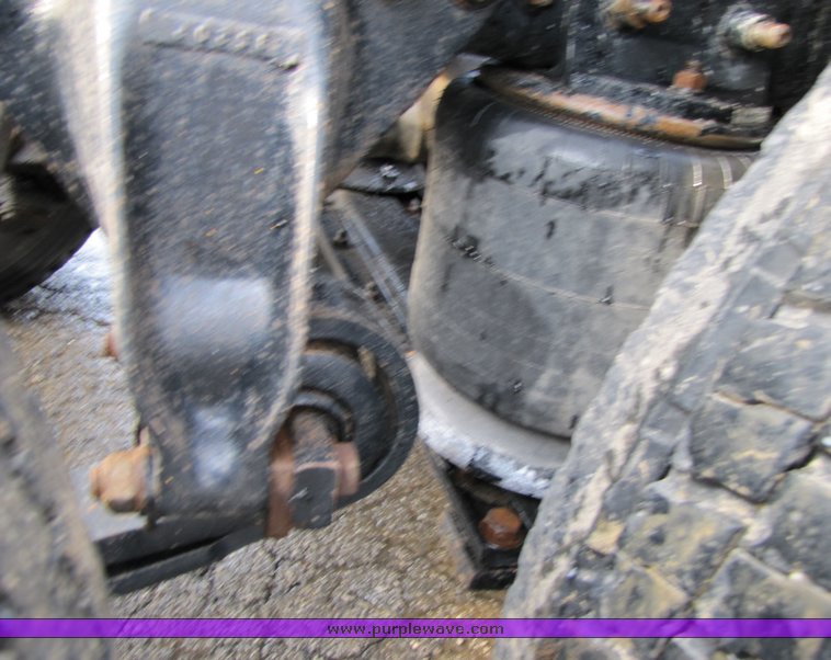 image for item 3106 2004 Freightliner Conventional Classic FLD120 semi truck