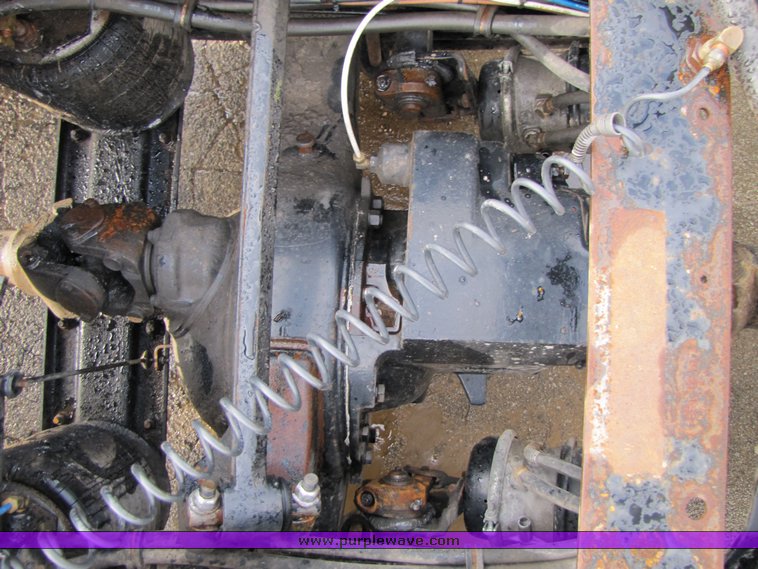 image for item 3106 2004 Freightliner Conventional Classic FLD120 semi truck