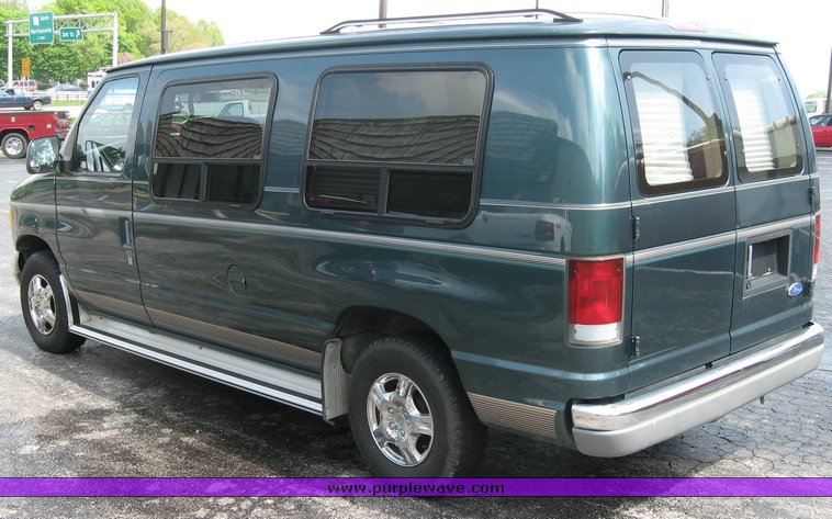 image for item 3753 1995 Ford Econoline E150