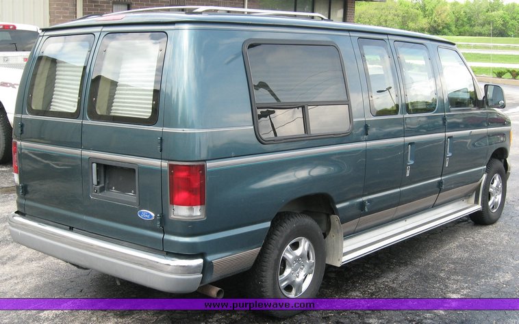 image for item 3753 1995 Ford Econoline E150
