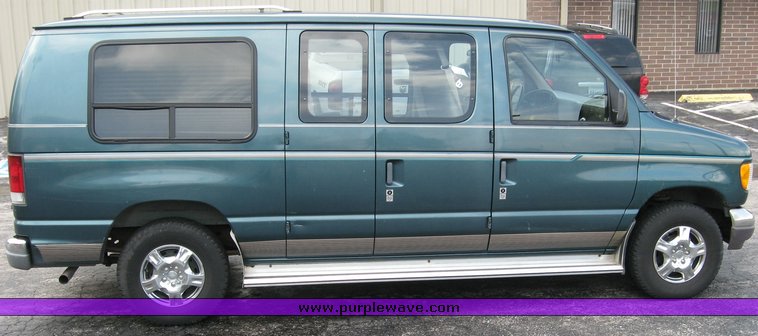 image for item 3753 1995 Ford Econoline E150