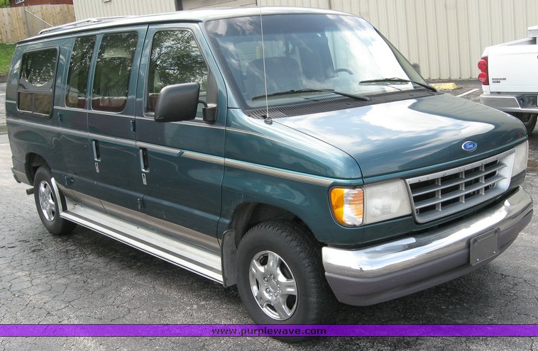 image for item 3753 1995 Ford Econoline E150