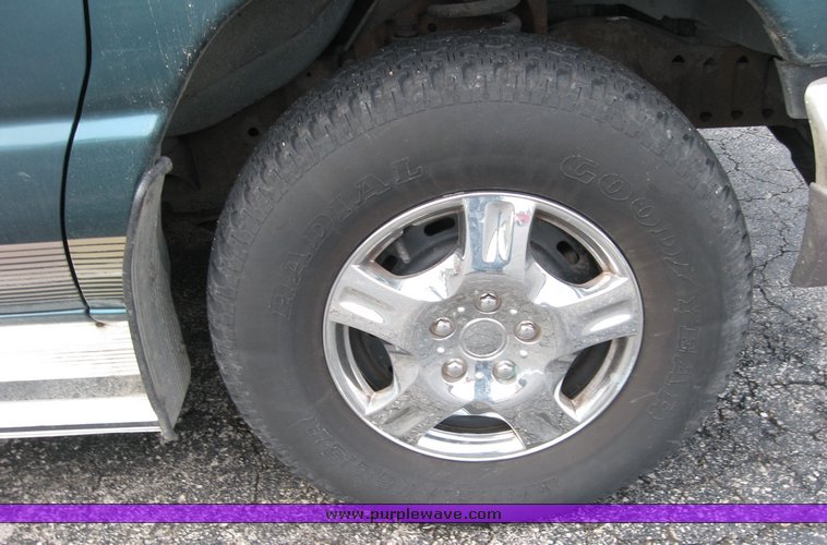 image for item 3753 1995 Ford Econoline E150