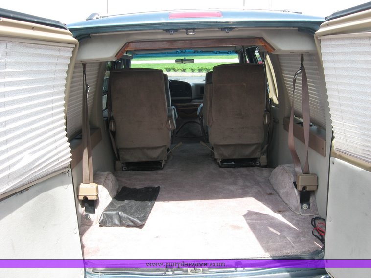 image for item 3753 1995 Ford Econoline E150