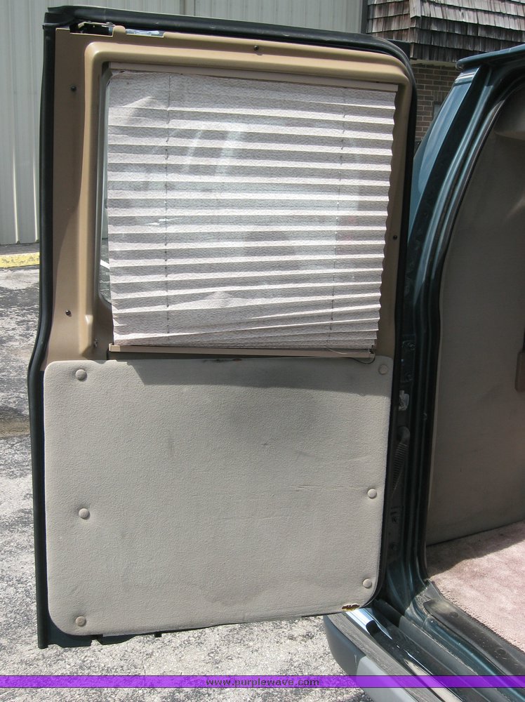 image for item 3753 1995 Ford Econoline E150