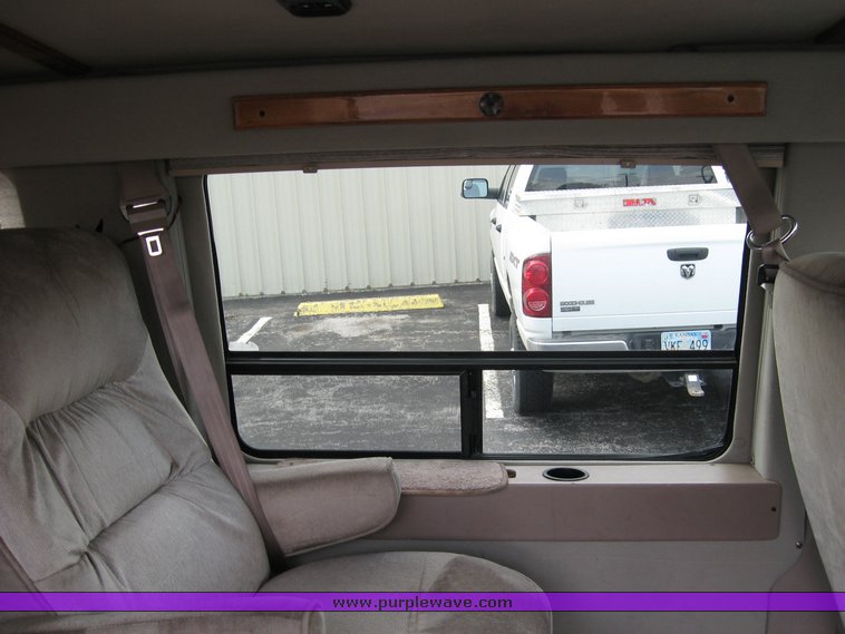 image for item 3753 1995 Ford Econoline E150