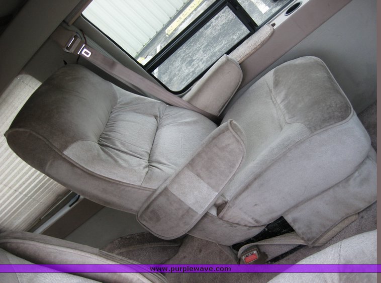 image for item 3753 1995 Ford Econoline E150