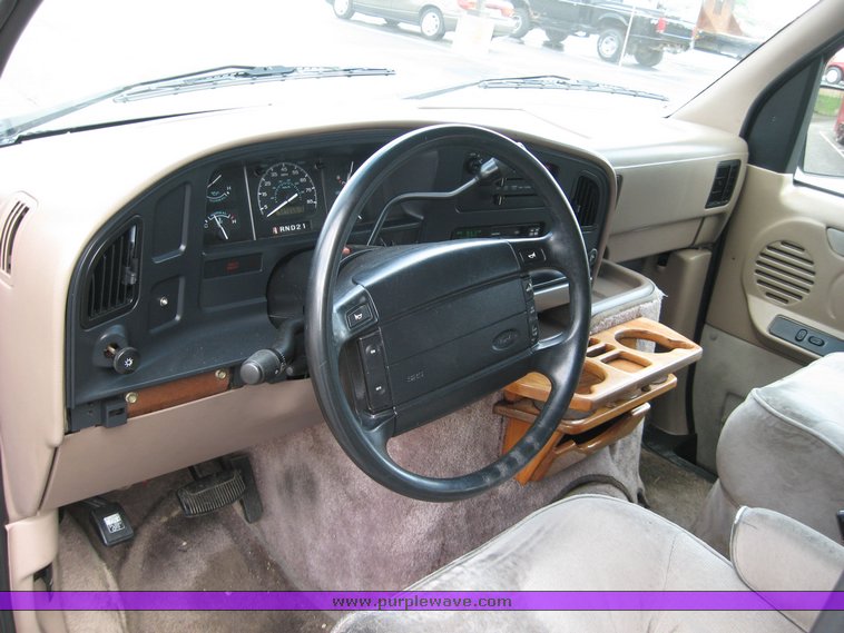 image for item 3753 1995 Ford Econoline E150