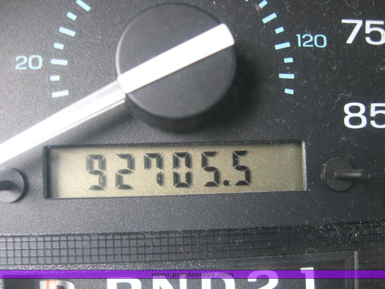 image for item 3753 1995 Ford Econoline E150