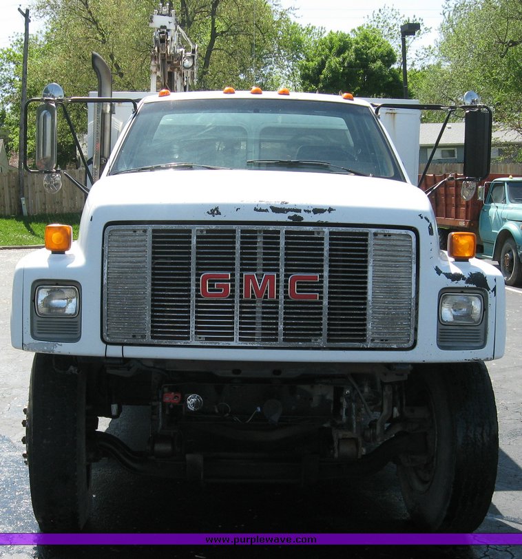 image for item 3754 1994 GMC Topkick C7H042 crane truck