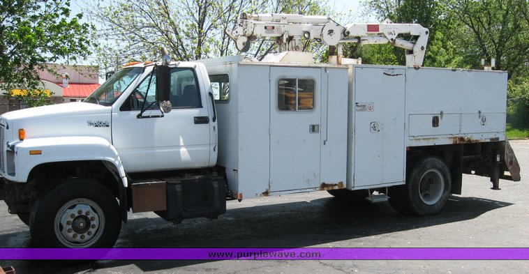 image for item 3754 1994 GMC Topkick C7H042 crane truck
