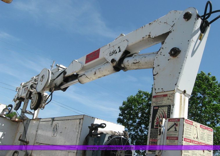 image for item 3754 1994 GMC Topkick C7H042 crane truck