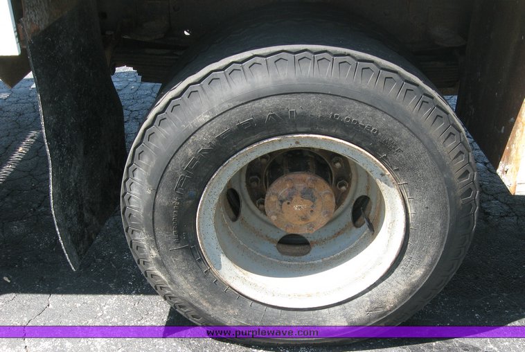 image for item 3754 1994 GMC Topkick C7H042 crane truck