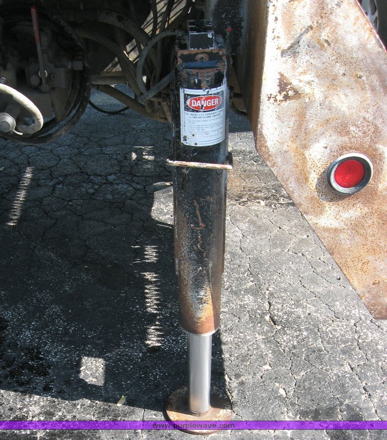 image for item 3754 1994 GMC Topkick C7H042 crane truck