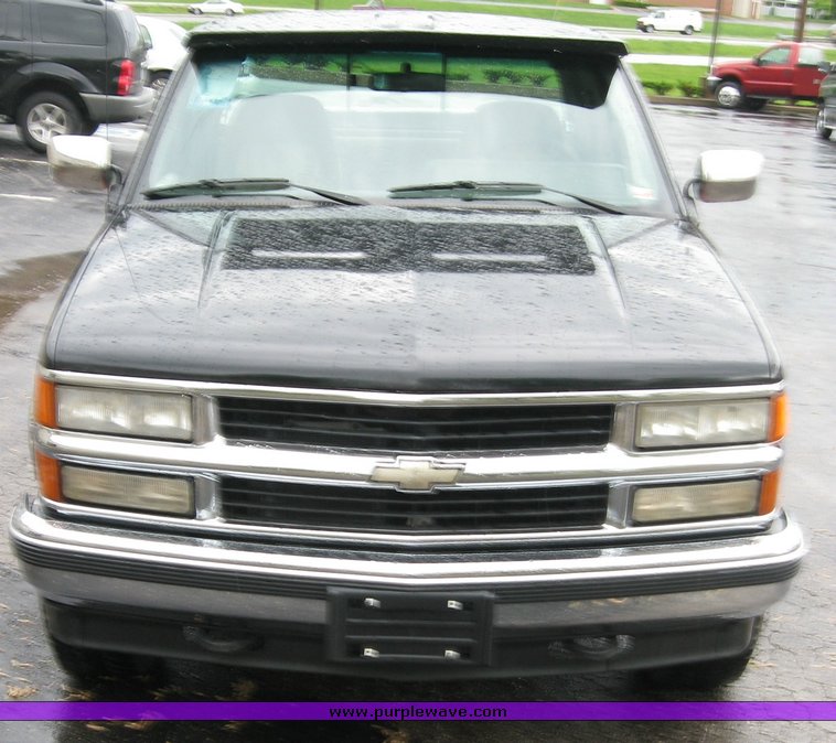 image for item 3755 1994 Chevrolet K1500 extended cab pickup