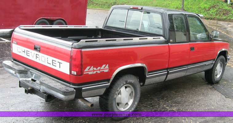 image for item 3755 1994 Chevrolet K1500 extended cab pickup