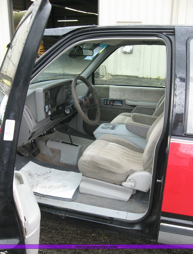 image for item 3755 1994 Chevrolet K1500 extended cab pickup