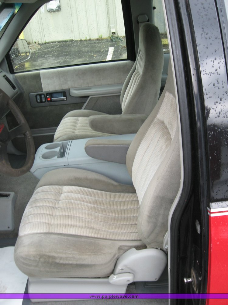 image for item 3755 1994 Chevrolet K1500 extended cab pickup