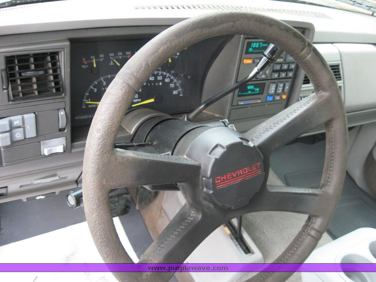 image for item 3755 1994 Chevrolet K1500 extended cab pickup