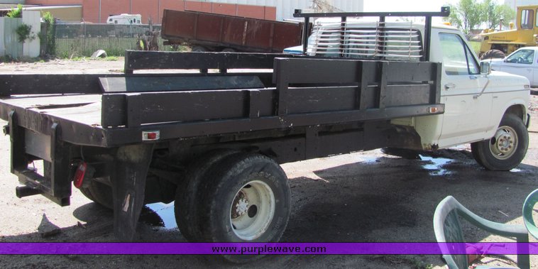image for item 4251 1984 Ford F350 pickup