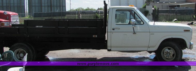 image for item 4251 1984 Ford F350 pickup