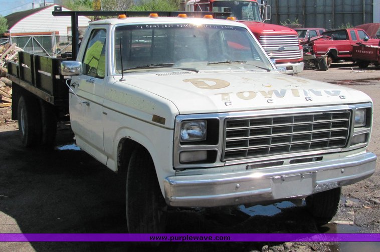image for item 4251 1984 Ford F350 pickup