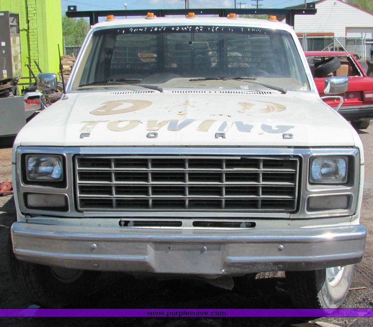 image for item 4251 1984 Ford F350 pickup