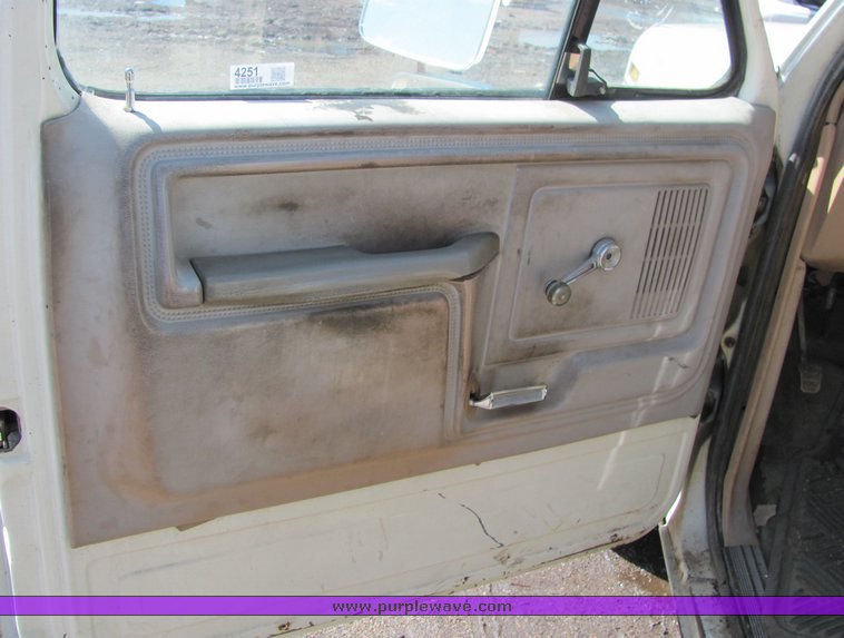 image for item 4251 1984 Ford F350 pickup