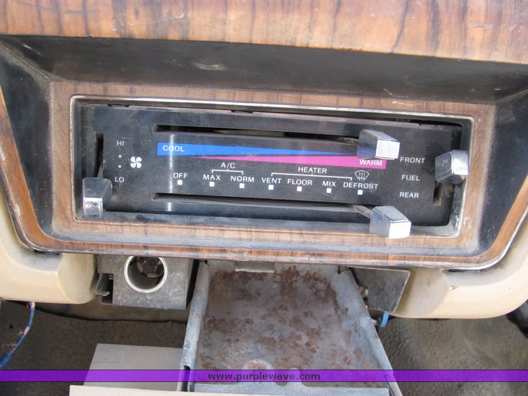 image for item 4251 1984 Ford F350 pickup